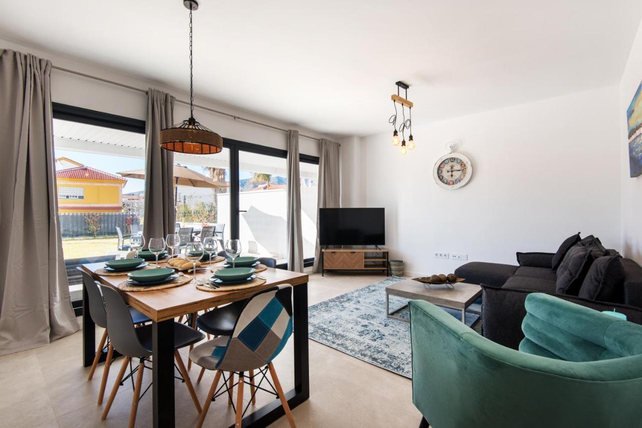 Alamar The Best Luxury Apartment On The Beach 토레몰리노스 외부 사진