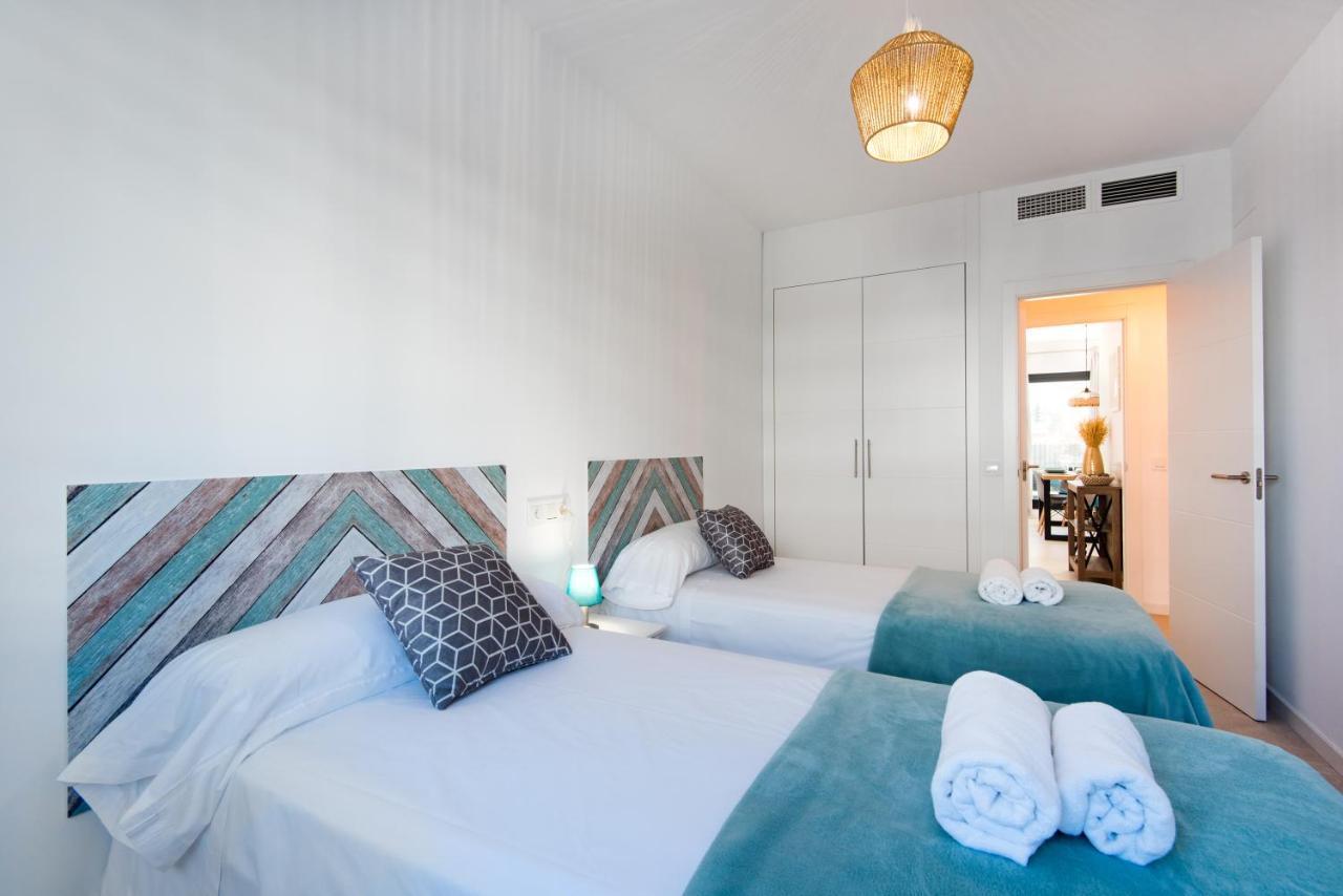 Alamar The Best Luxury Apartment On The Beach 토레몰리노스 외부 사진